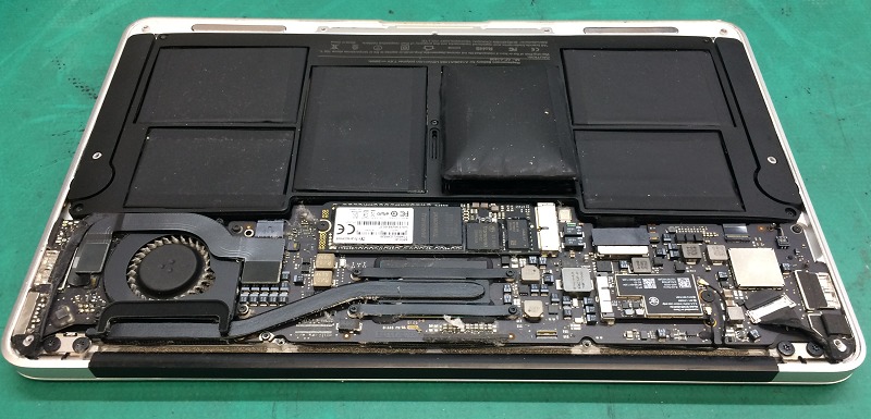 macbook air 2011年バッテリー膨張