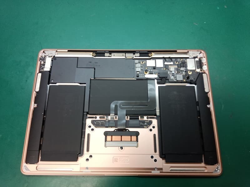 MacBookAir 内部